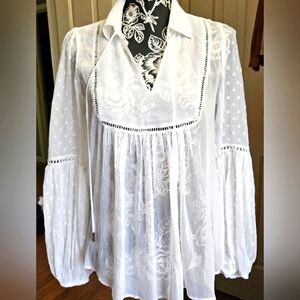 ⭐️Guess semu-sheer Boho top